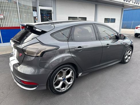 Used 2017 Ford Focus ST image 3