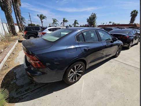 Used 2021 Volvo S60 T5 Momentum FWD image 3