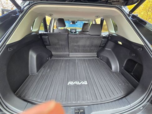 Used 2022 Toyota RAV4 XLE image 34
