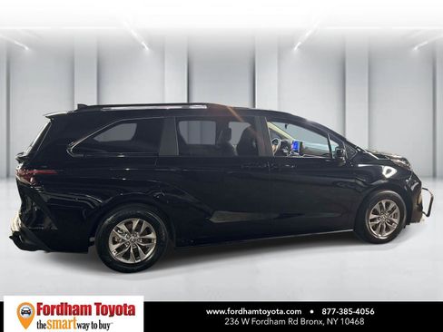 Used 2025 Toyota Sienna LE AWD/4WD image 8
