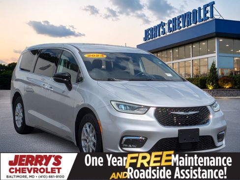 Used 2024 Chrysler Pacifica Touring-L FWD image 1