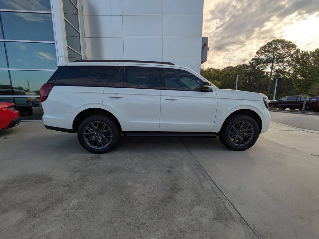 New 2026 Ford Expedition Platinum w/ Stealth Appearance Package AWD/4WD image 3