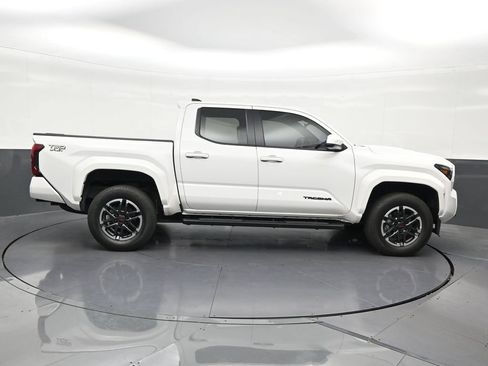 Used 2024 Toyota Tacoma TRD Sport RWD image 7