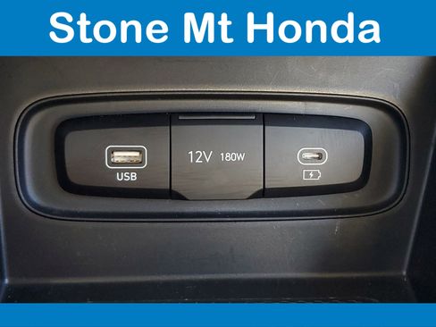 Used 2024 Hyundai Venue SEL image 29