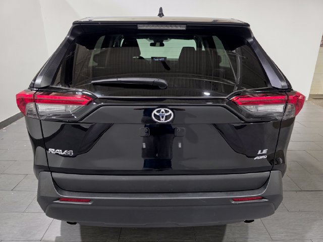 Used 2023 Toyota RAV4 LE AWD/4WD image 4