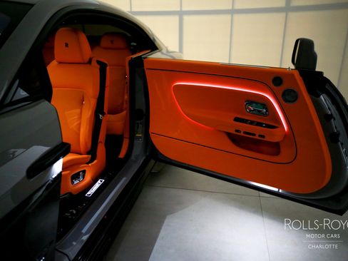 Used 2025 Rolls-Royce Spectre Black Badge w/ Spectre Enhancement Package image 29