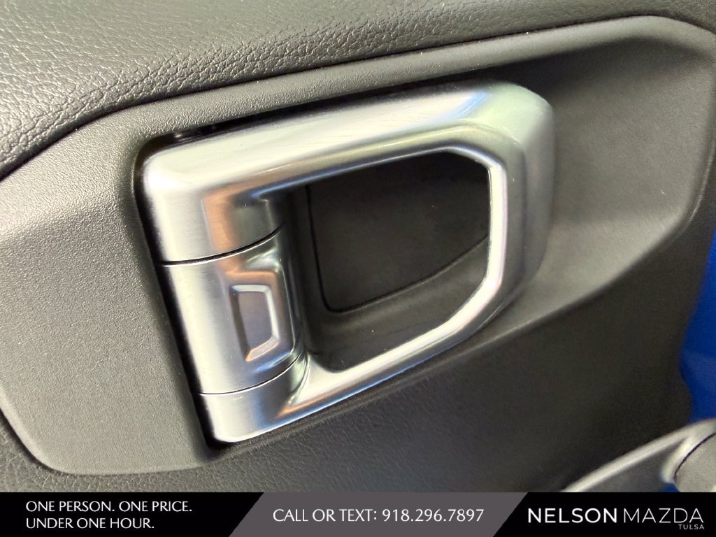 Used 2023 Jeep Gladiator Sport AWD/4WD image 18