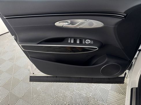 Certified 2025 Genesis GV70 2.5T AWD/4WD image 11