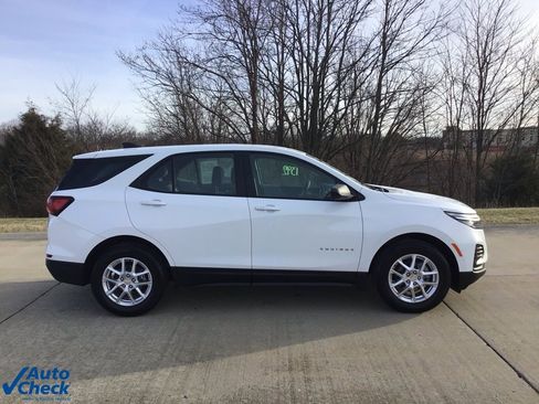 Used 2024 Chevrolet Equinox LS image 2