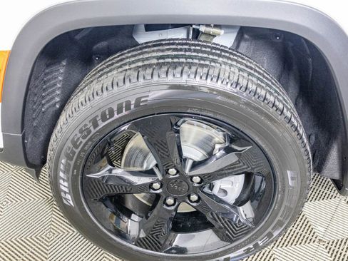 New 2025 Jeep Grand Cherokee L Altitude image 39