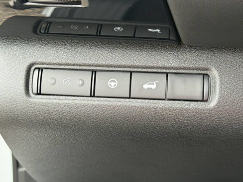 New 2026 Nissan Pathfinder SV w/ SV Premium Package FWD image 13