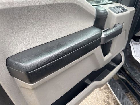 Used 2016 Ford F150 XLT w/ Equipment Group 302A Luxury image 9