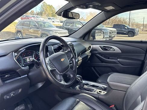 Used 2022 Chevrolet Traverse LT image 10