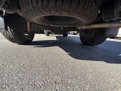 Used 2018 Toyota Tacoma TRD Off-Road image 32