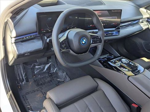 Used 2026 BMW i5 eDrive40 RWD image 3