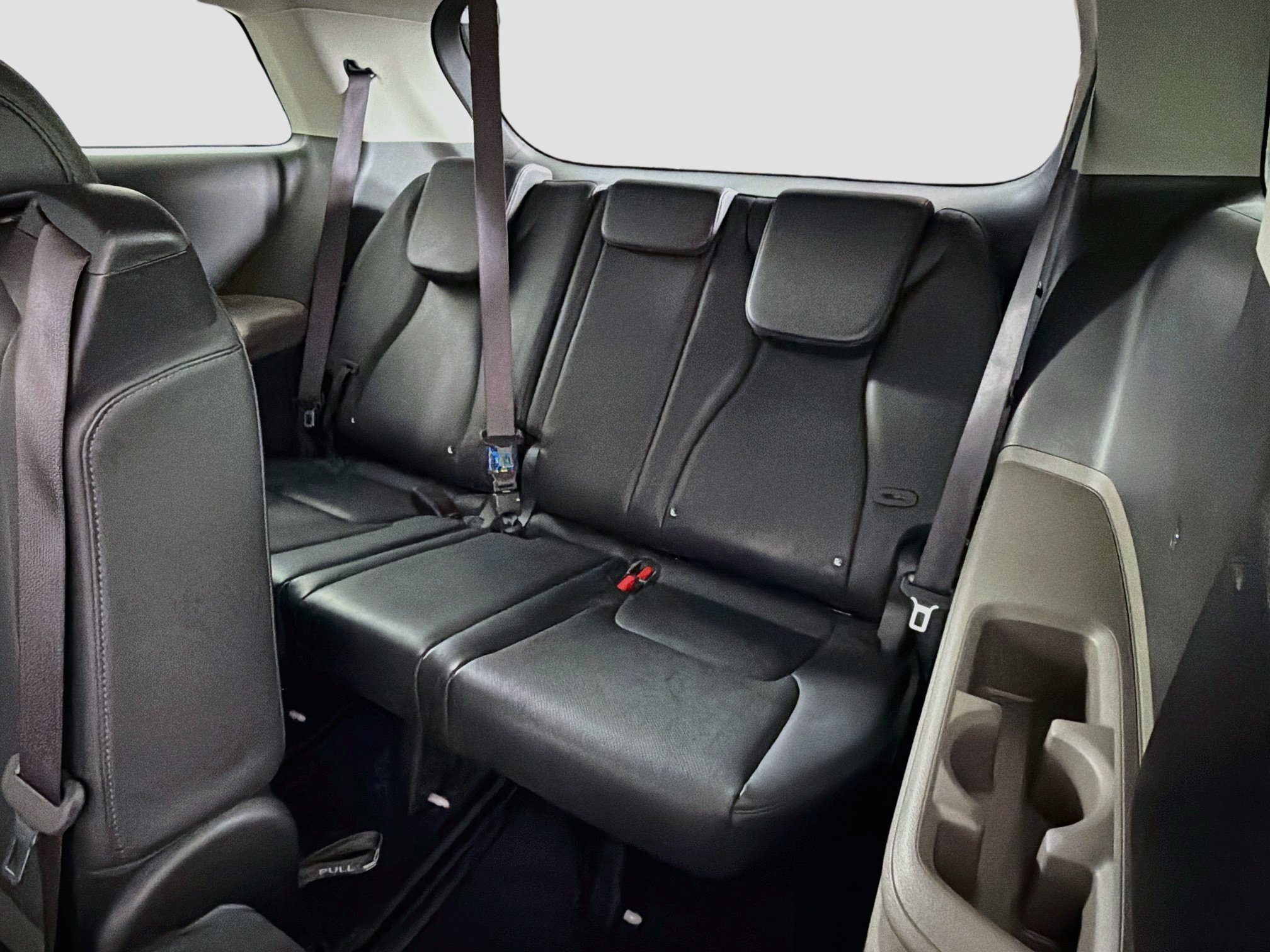 Used 2025 Kia Carnival FWD image 29