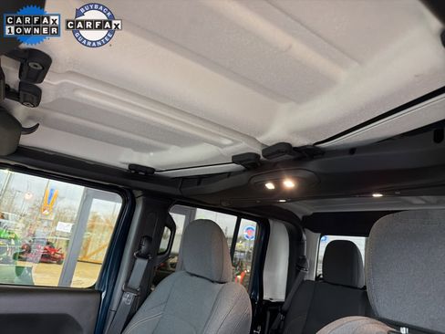 Used 2025 Jeep Gladiator Sport image 15