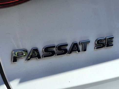 Used 2018 Volkswagen Passat 2.0T SE image 8