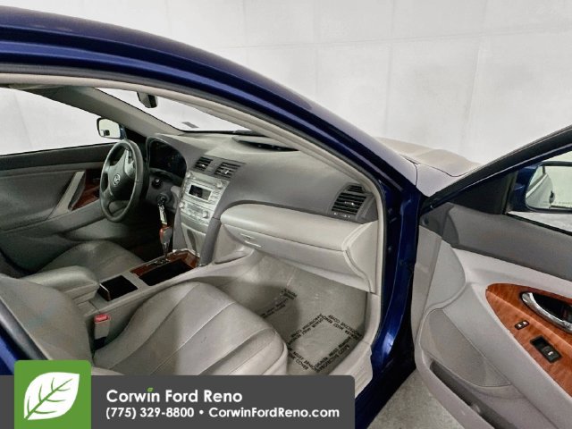 Used 2011 Toyota Camry XLE FWD image 32