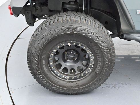 Used 2013 Jeep Wrangler Unlimited Rubicon AWD/4WD image 29
