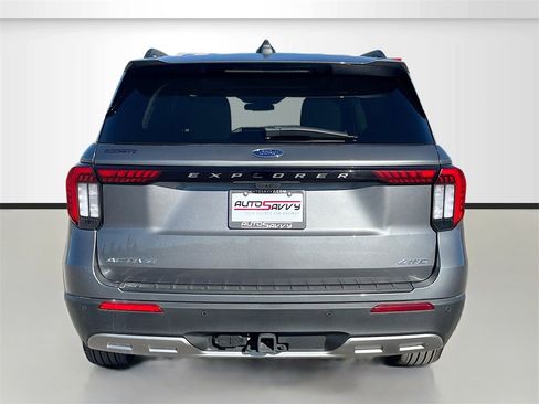 Used 2025 Ford Explorer Active w/ Active Comfort Package image 6