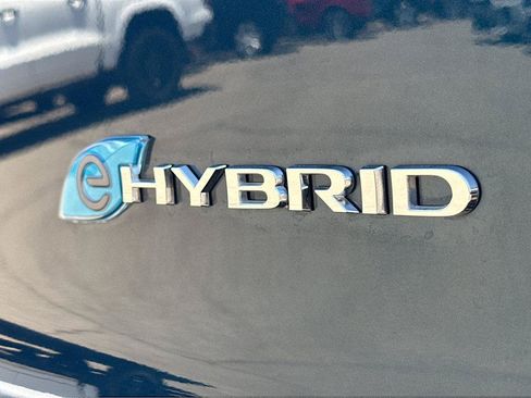 Used 2025 Chrysler Pacifica Select FWD image 42