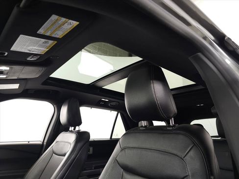 Used 2020 Ford Explorer Limited w/ Class III Trailer Tow Package image 17