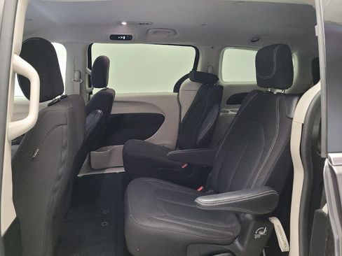 Used 2023 Chrysler Voyager LX FWD image 18