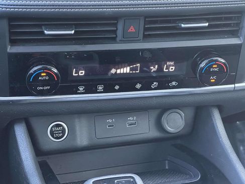 Used 2023 Nissan Rogue SV AWD/4WD image 19