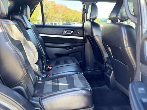 Used 2018 Ford Explorer XLT w/ Equipment Group 202A image 18