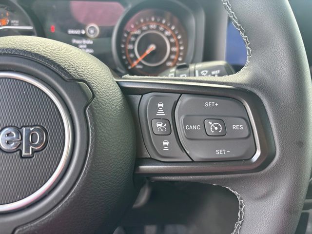 Used 2025 Jeep Wrangler Sport AWD/4WD image 24