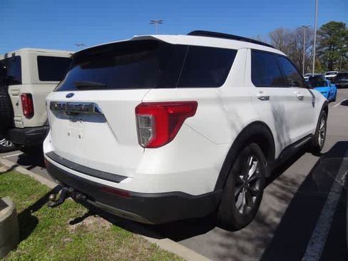 Used 2023 Ford Explorer XLT w/ Equipment Group 202A image 6