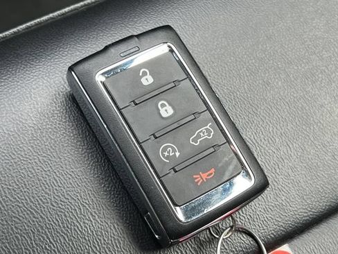 Used 2023 Jeep Grand Cherokee Limited w/ Black Appearance Package AWD/4WD image 33