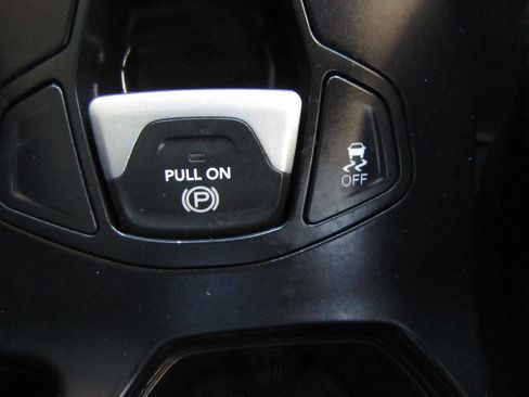 Used 2020 Jeep Renegade Latitude w/ Popular Equipment Group image 38