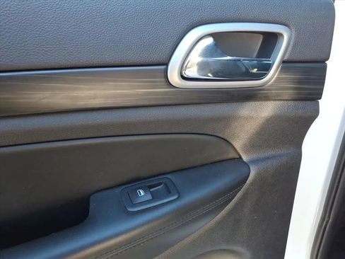 Used 2019 Jeep Grand Cherokee Altitude image 22