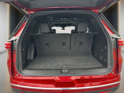 Used 2023 Chevrolet Traverse High Country FWD image 11