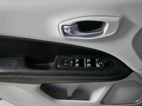 Used 2017 Jeep Compass Latitude w/ Cold Weather Group AWD/4WD image 19