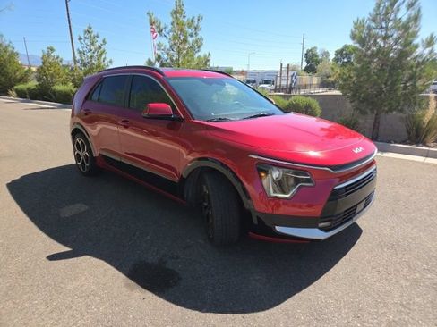 Used 2023 Kia Niro EX Touring FWD image 3