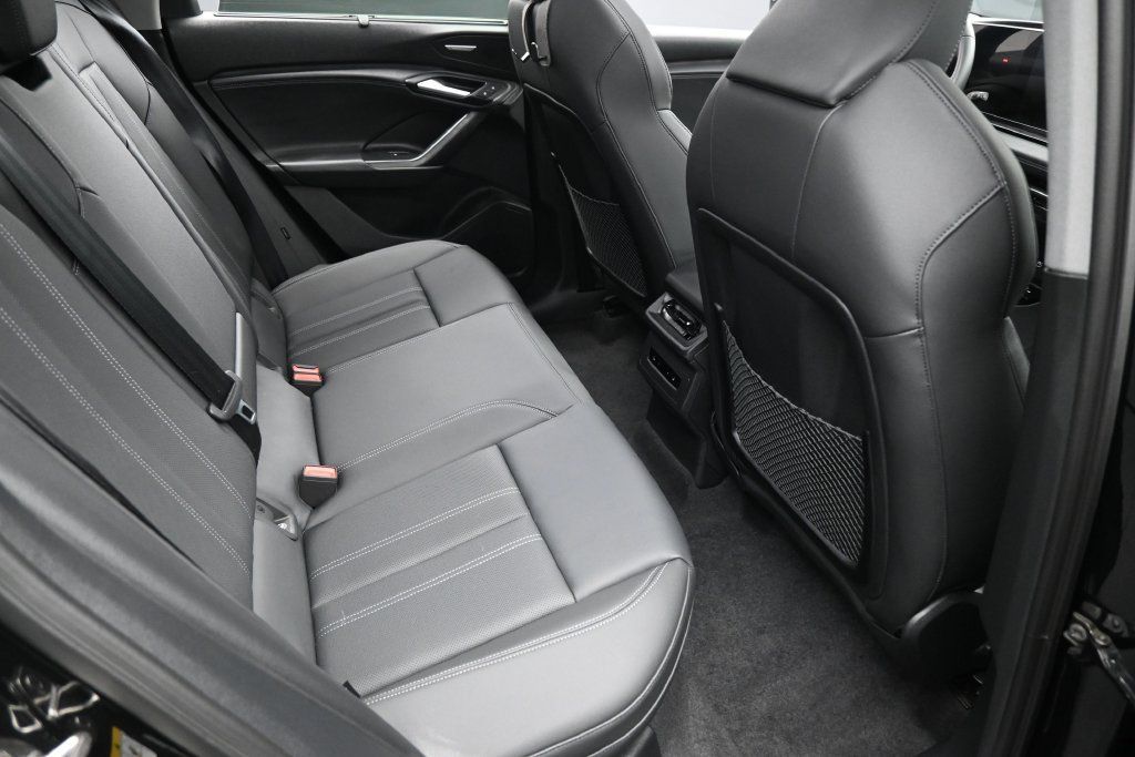 Used 2025 Audi Q6 e-tron Premium Plus w/ Premium Plus AWD/4WD image 27