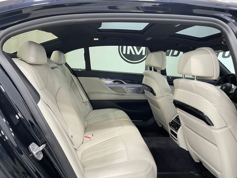 Used 2021 BMW 750i xDrive w/ Executive Package image 32