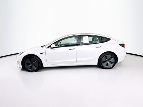Used 2023 Tesla Model 3 Standard Range image 4