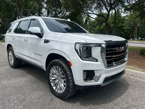 Used 2023 GMC Yukon SLT w/ SLT Premium Package AWD/4WD image 4