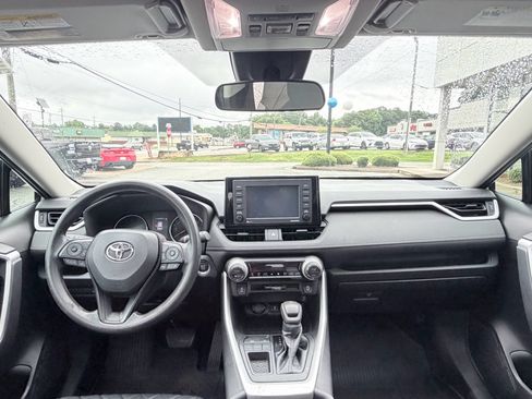 Used 2022 Toyota RAV4 XLE w/ Convenience Package FWD image 12