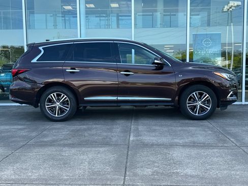 Used 2019 INFINITI QX60 Luxe w/ Essential Package AWD/4WD image 2