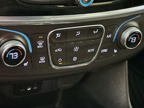 Used 2023 Chevrolet Traverse LT image 29