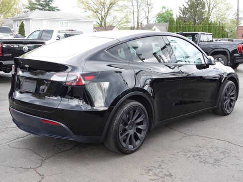 Used 2024 Tesla Model Y Long Range image 3