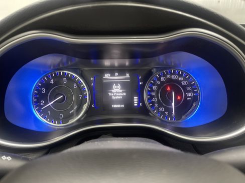 Used 2015 Chrysler 200 Limited w/ Convenience Group FWD image 31