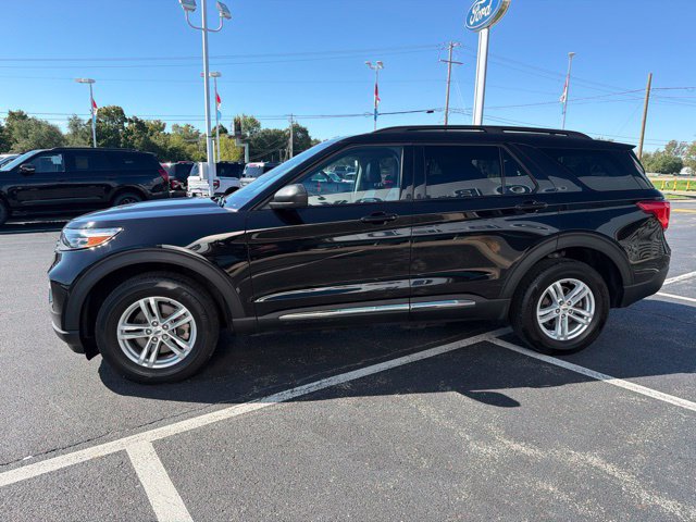 Used 2024 Ford Explorer XLT w/ Equipment Group 202A AWD/4WD image 6