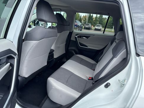 Used 2022 Toyota RAV4 XLE w/ Convenience Package AWD/4WD image 14