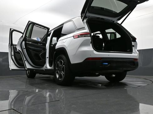 Used 2023 Jeep Grand Cherokee Trailhawk w/ Luxury Tech Group III image 40